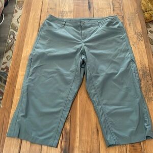 Kuhl NWOT Capris Pants Size 12